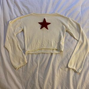 Cropped long sleeve w/ embroidered star